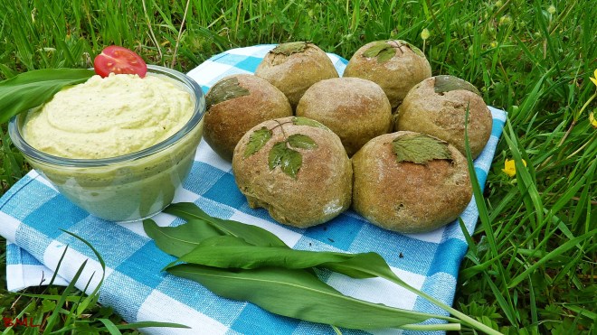 Wildkräuterbrötchen (13)