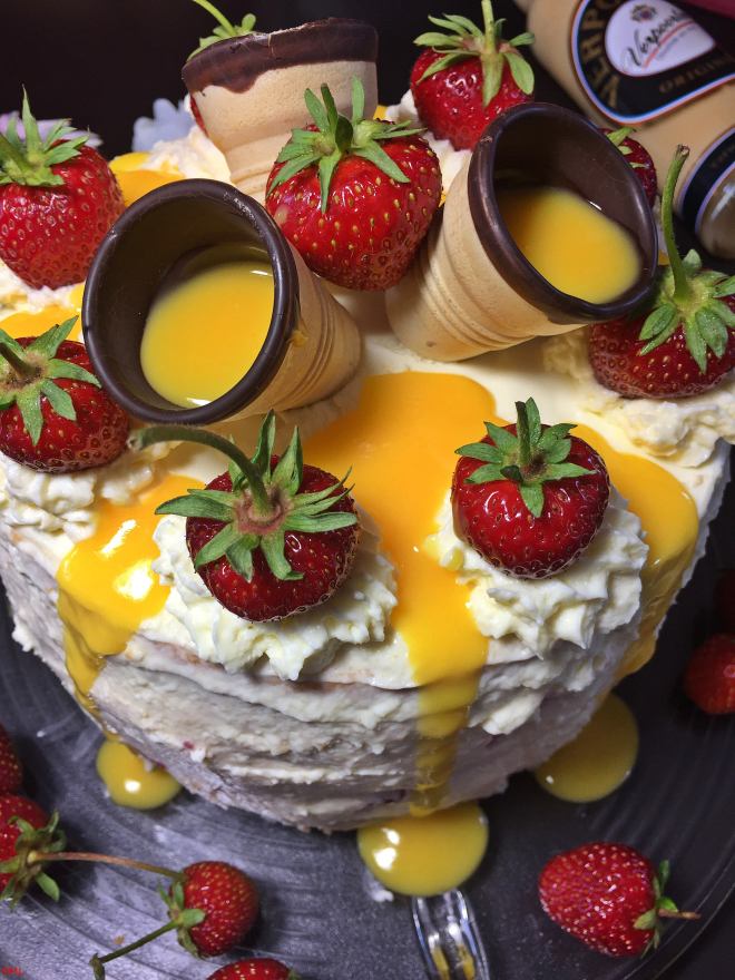 Erdbeer-Eierlikörtorte (27)