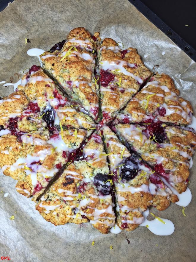 Scones mit roten Beeren (2)