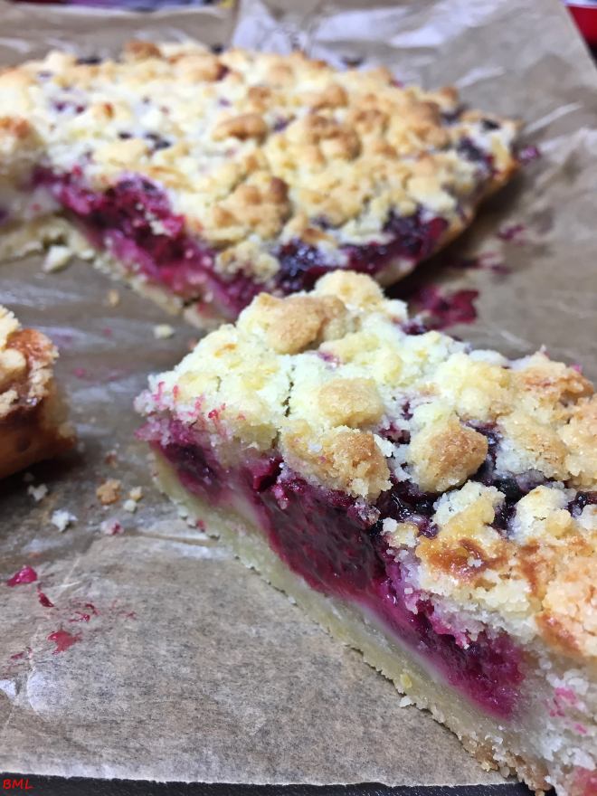 Brombeerstreuselschnitten