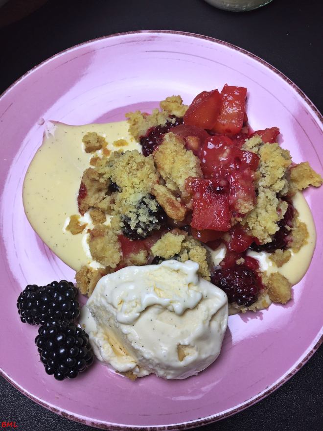 Apfel-Brombeer-Crumble (1)