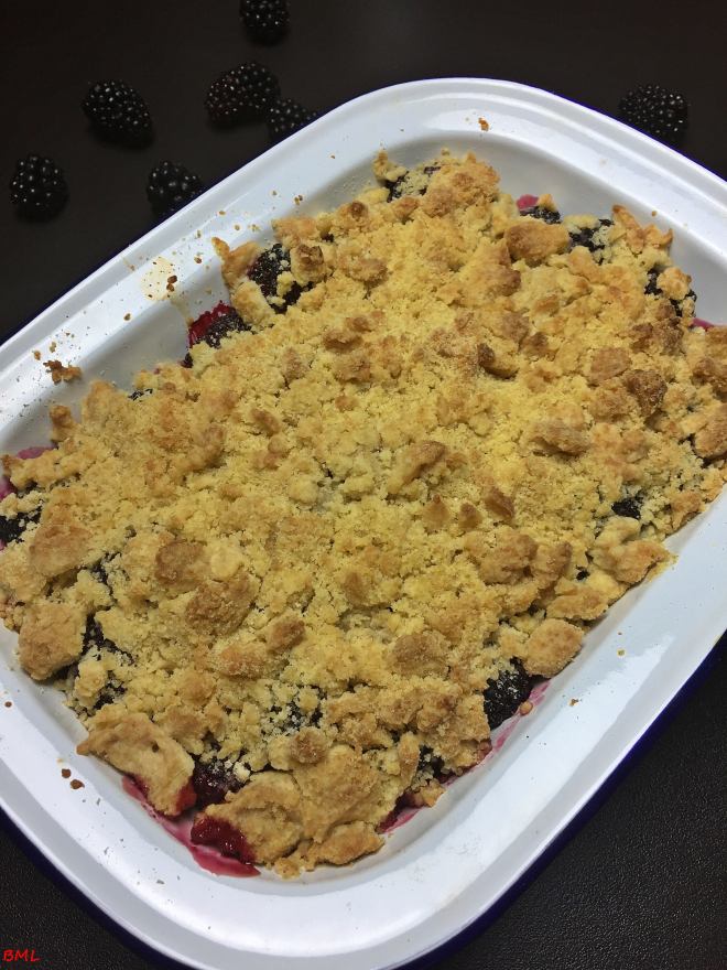 Apfel-Brombeer-Crumble (3)