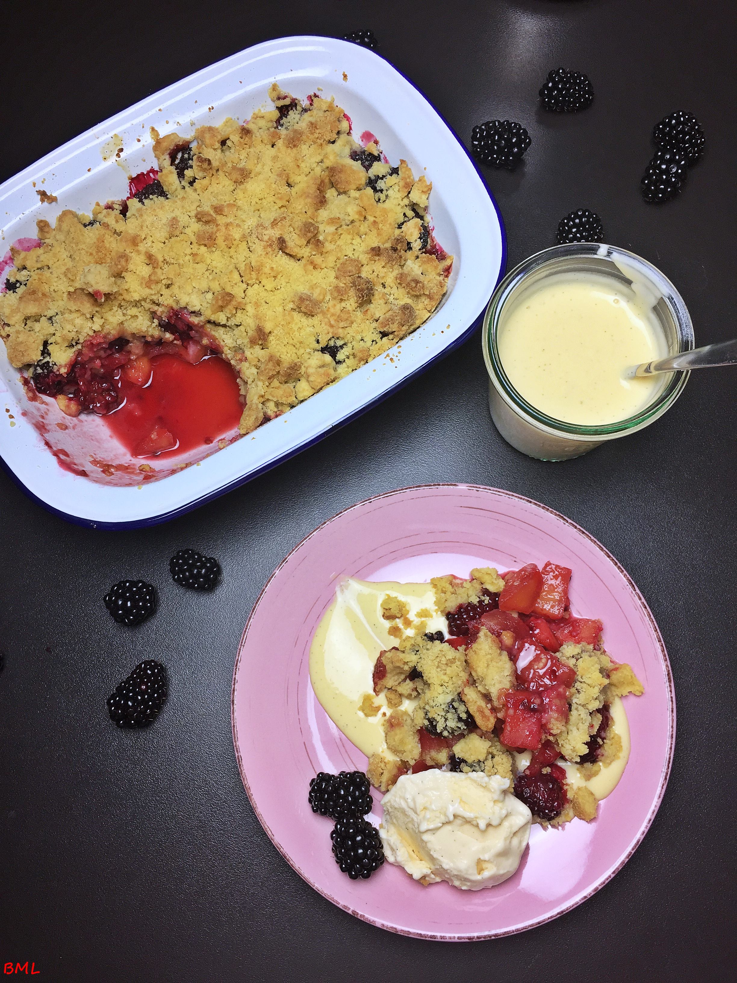 Apfel-Brombeer-Crumble…das warme Dessert | Backen mit Leidenschaft