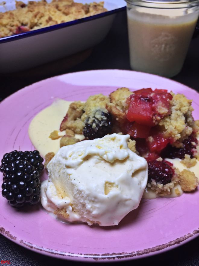 Apfel-Brombeer-Crumble (7)