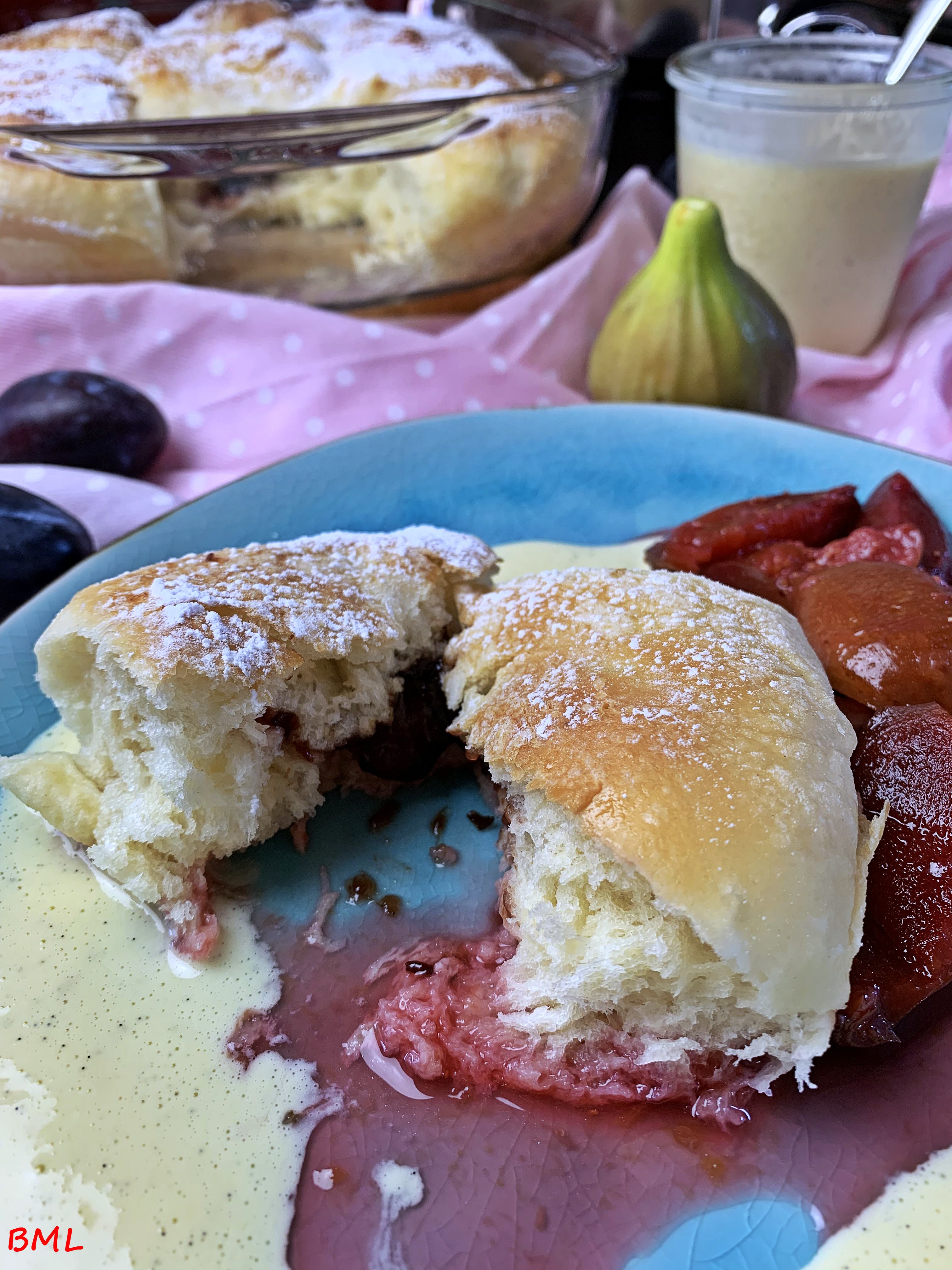 Buchteln mit Zwetschgen-Feigen-Kompott und Vanillesauce zum 39.# ...