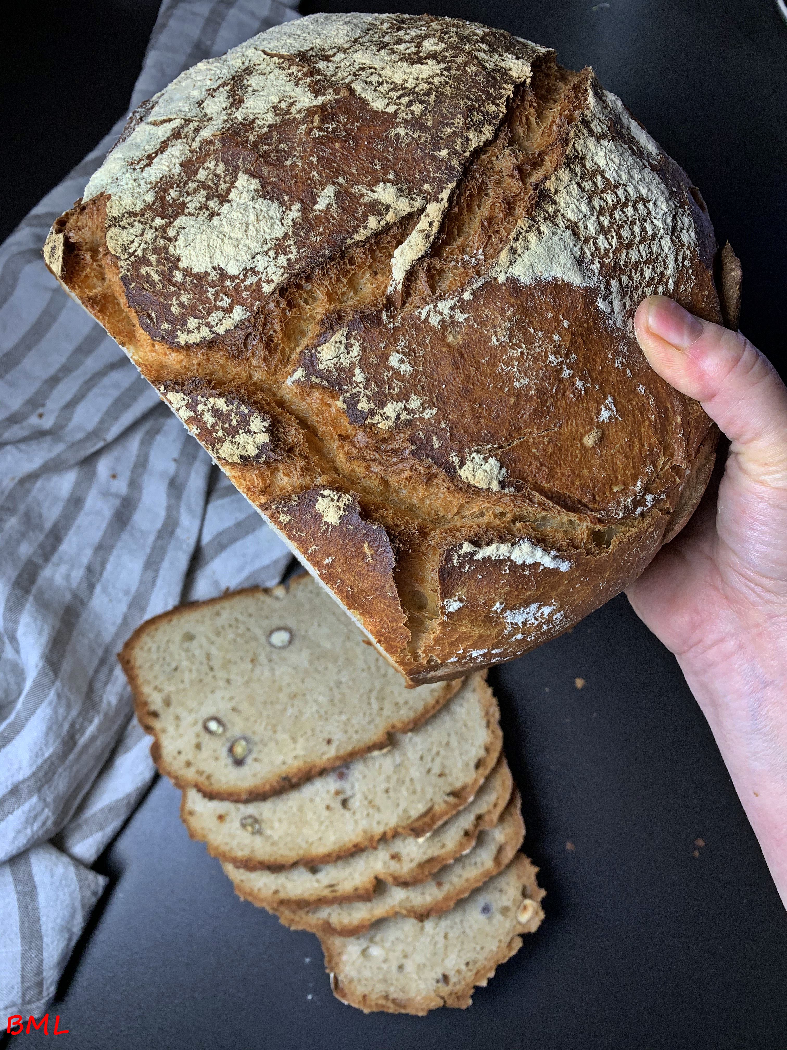Dinkel-Mischbrot mit Haselnüssen…ein grosses Topfbrot | Backen mit ...