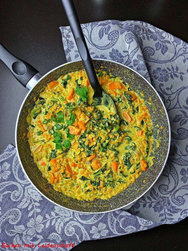 Schwarzkohl-Dhal (12)