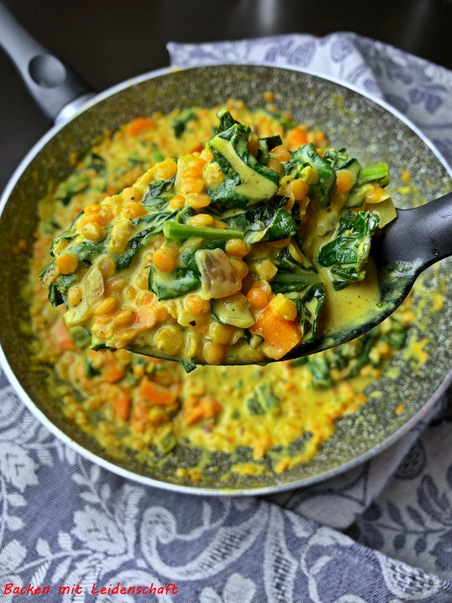 Schwarzkohl-Dhal (3)