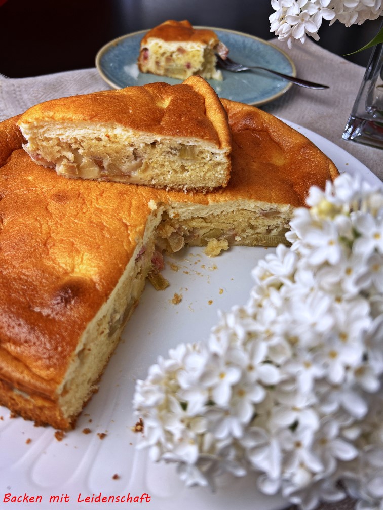Rhabarberkuchen mit Sauerrahm-Guss…der Frühling hält endlich Einzug ... Rhabarberkuchen mit Sauerrahm-Guss…der Frühling hält endlich Einzug ...