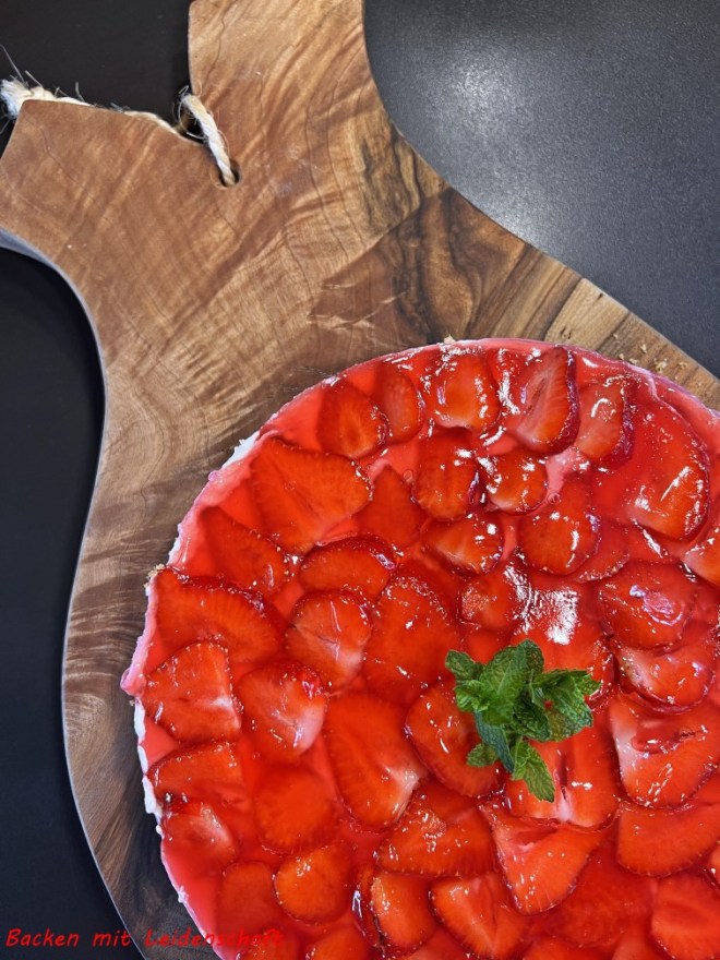 Erdbeer-Frischkäse-Torte, erfrischend, fruchtig und nicht zu süss ... Erdbeer-Frischkäse-Torte, erfrischend, fruchtig und nicht zu süss ...